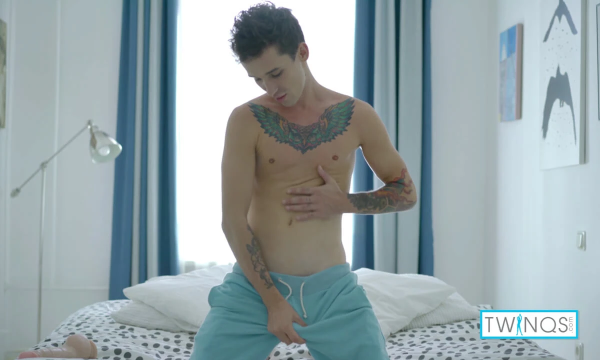 Tattooed Noah Takes A Big Fat Dildo In His Asshole
